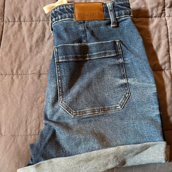 Judy Blue Blue Jean Shorts with Cream Tie - Picture 2 of 5